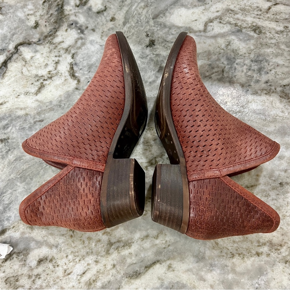 Lucky Brand Bashina Perforated Leather Maroon Cut Out Ankle Bootie Size 6 - Picture 5 of 9